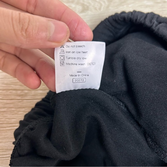 Black W shorts - Picture 9 of 9